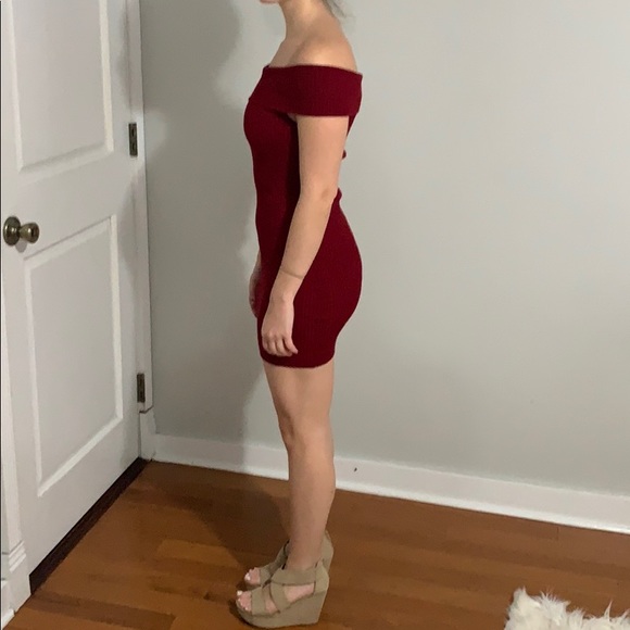 Stunning red dress - Picture 2 of 4